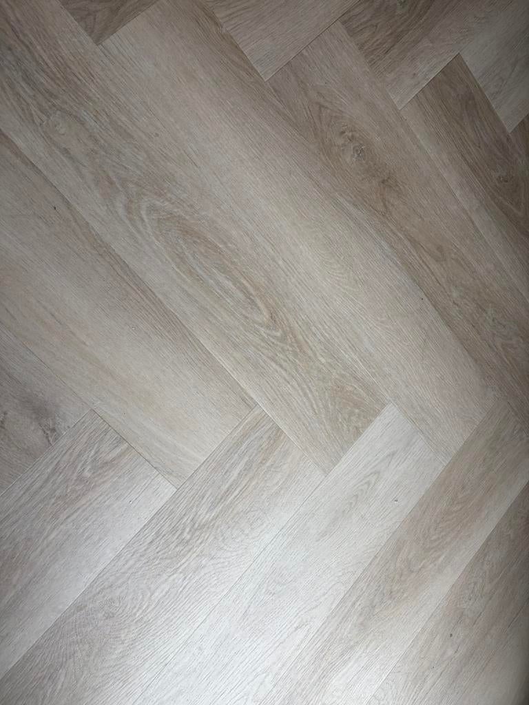 25m2 visgraat plak pvc, Beige, Overige typen, Ophalen of Verzenden, Zo goed als nieuw