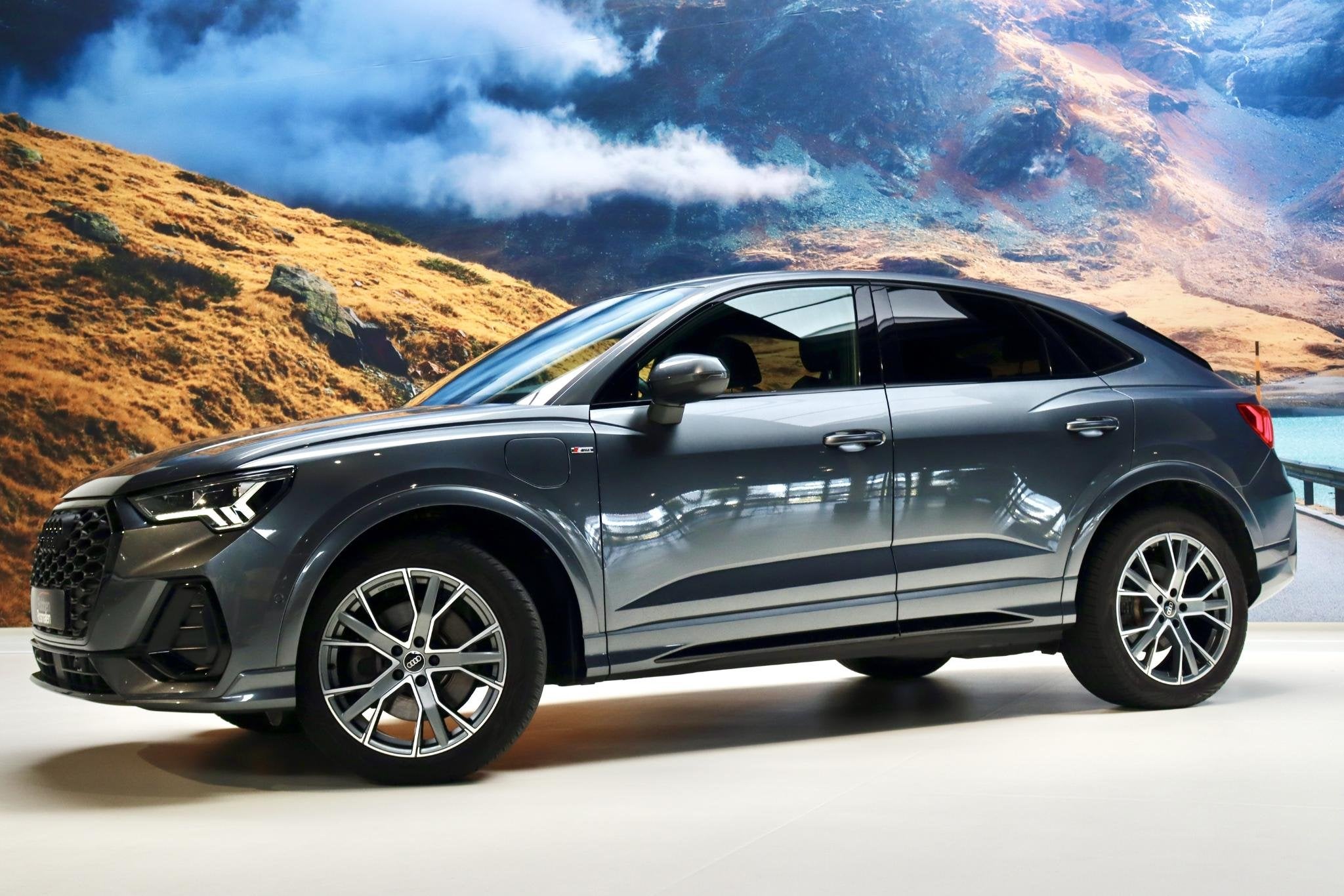 Audi Q3 Sportback 45 TFSI e S Line Ed|CAM|ACC|SFEER, Auto's, Audi, Gebruikt, Hybride Elektrisch/Benzine, 13 kWh, SUV of Terreinwagen