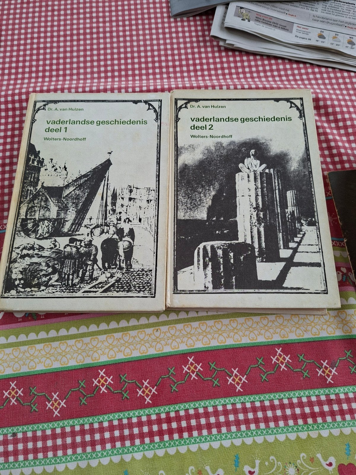 Vaderlandse Geschiedenis deel 1 en 2 - Dr. A. van Hulzen, Boeken, Ophalen of Verzenden, 20e eeuw of later, Gelezen, Dr. A. van Hulzen