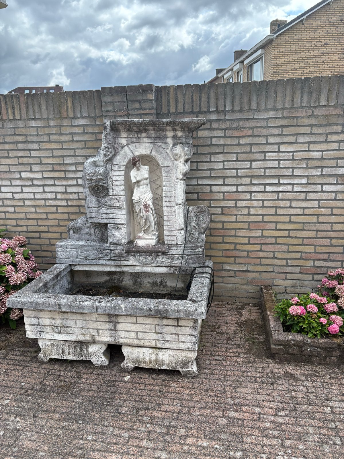 Antieke stenen fontein met beeld, Tuin en Terras, Ophalen, Gebruikt, Steen, Mensenbeeld