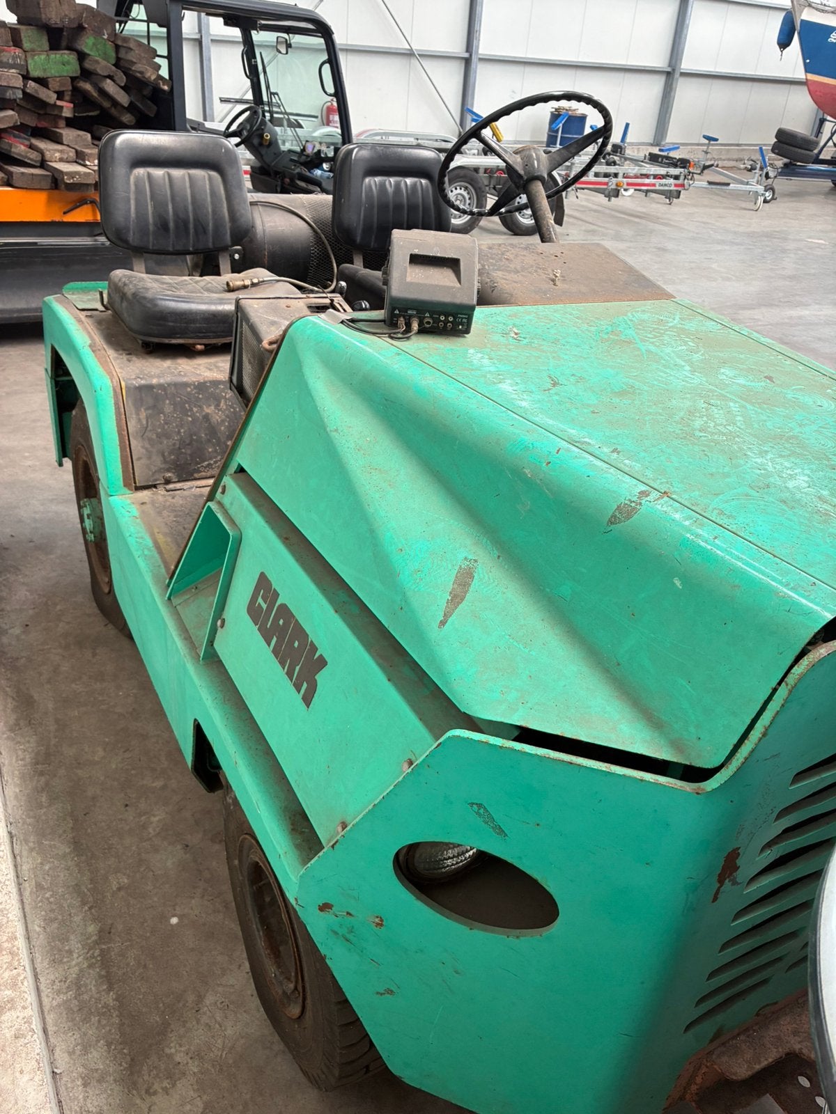 Clark Ford vliegtuig trekker usa 6 cilinder heftruck export, Ophalen of Verzenden