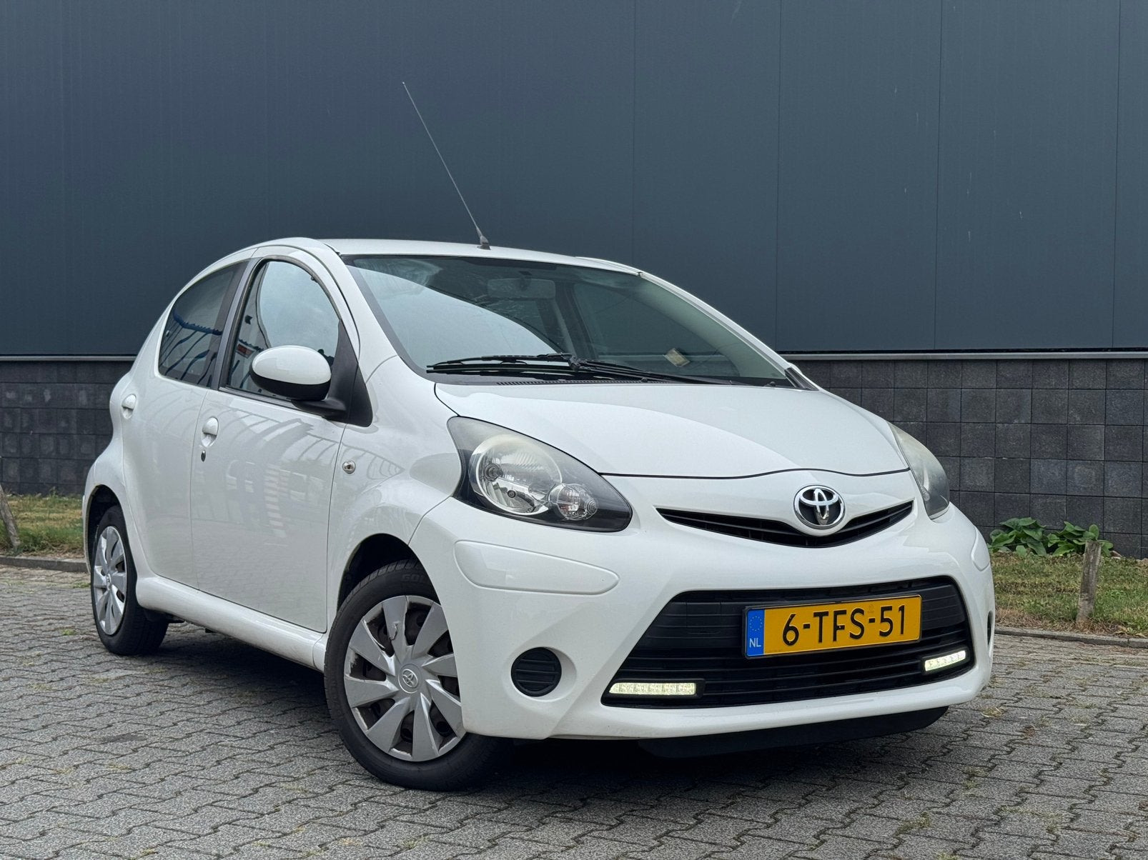 Toyota Aygo 1.0 12V Vvt-i 5DRS 2012 Wit/5drs/Airco, Auto's, Voorwielaandrijving, 4 stoelen, Bedrijf, Handgeschakeld