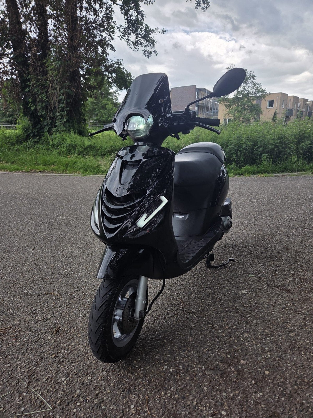 Nette Piaggio Zip 45 km carburateur, Fietsen en Brommers, Scooters | Piaggio, Ophalen, Gebruikt, Benzine, Zip