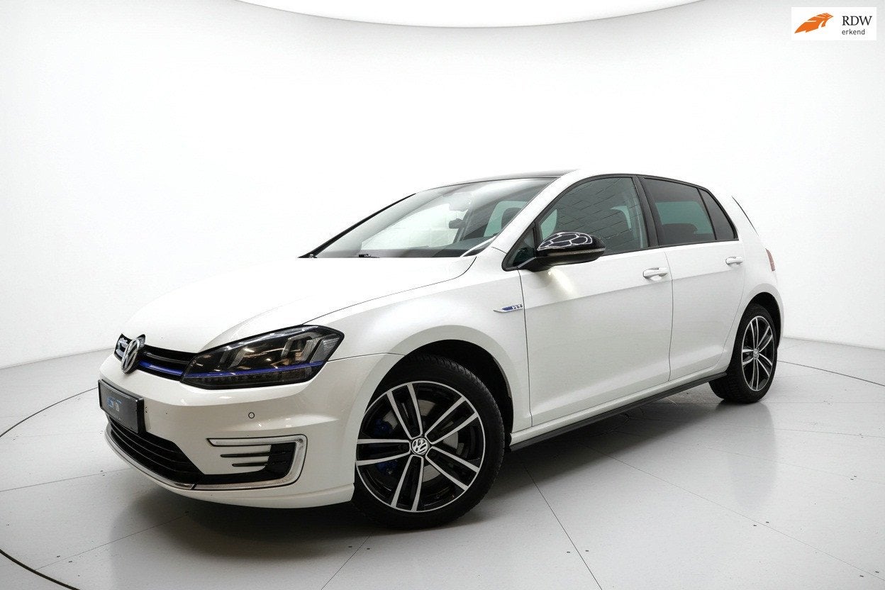 Volkswagen Golf 1.4 TSI GTE LEER SFEERV CAMERA CARPLAY, 8 kWh, Gebruikt, 4 cilinders, Wit