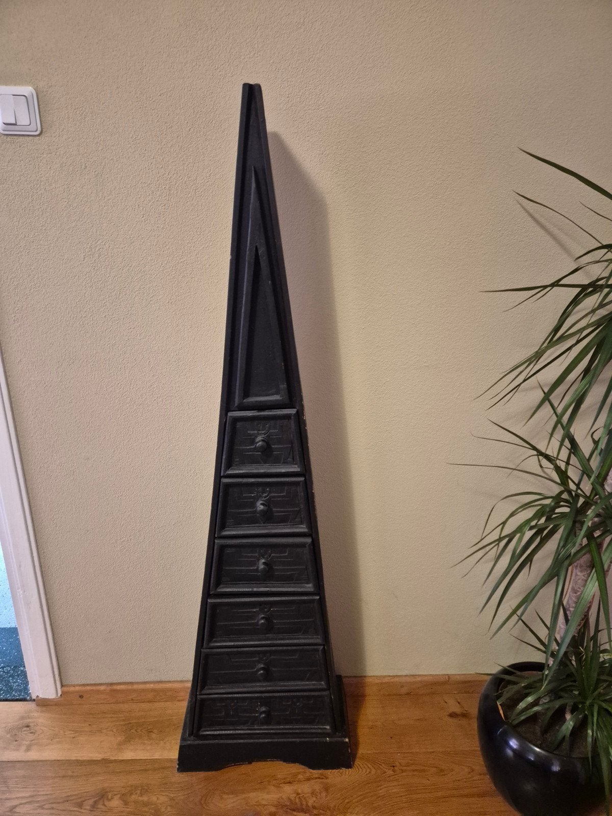 Unieke houten piramidekast met laden - Afrikaanse stijl, Ophalen