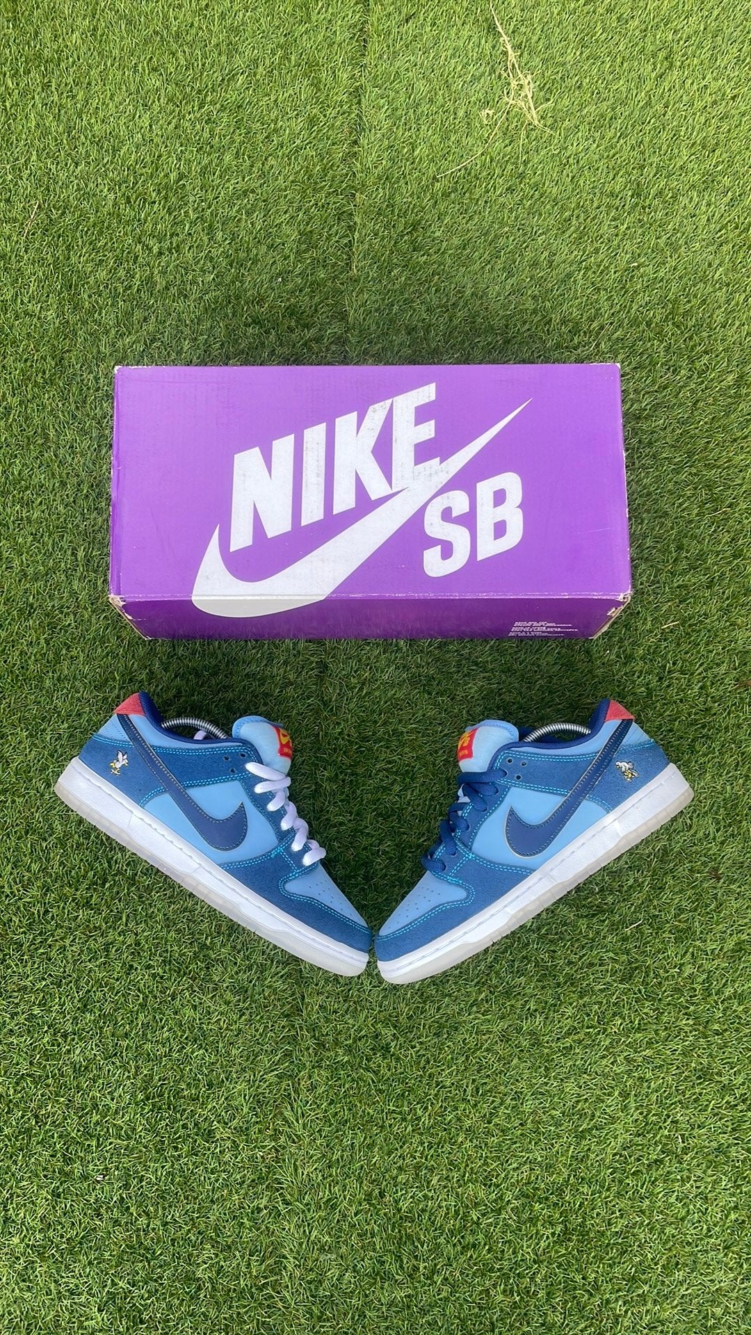 Nike dunk low SB why so sad?, Ophalen, Zo goed als nieuw, Wit, Sneakers of Gympen