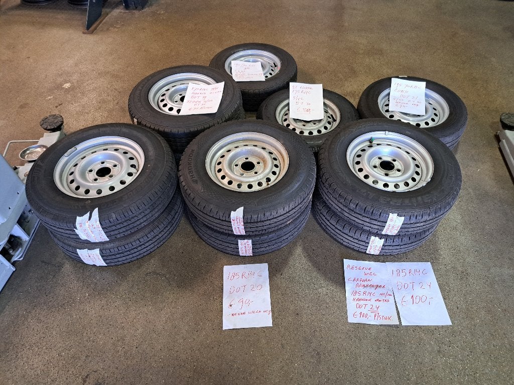 Diverse reservewielen 13 en 14 en 15 inch, Ophalen, Bridgestone, Zo goed als nieuw, Maxxis