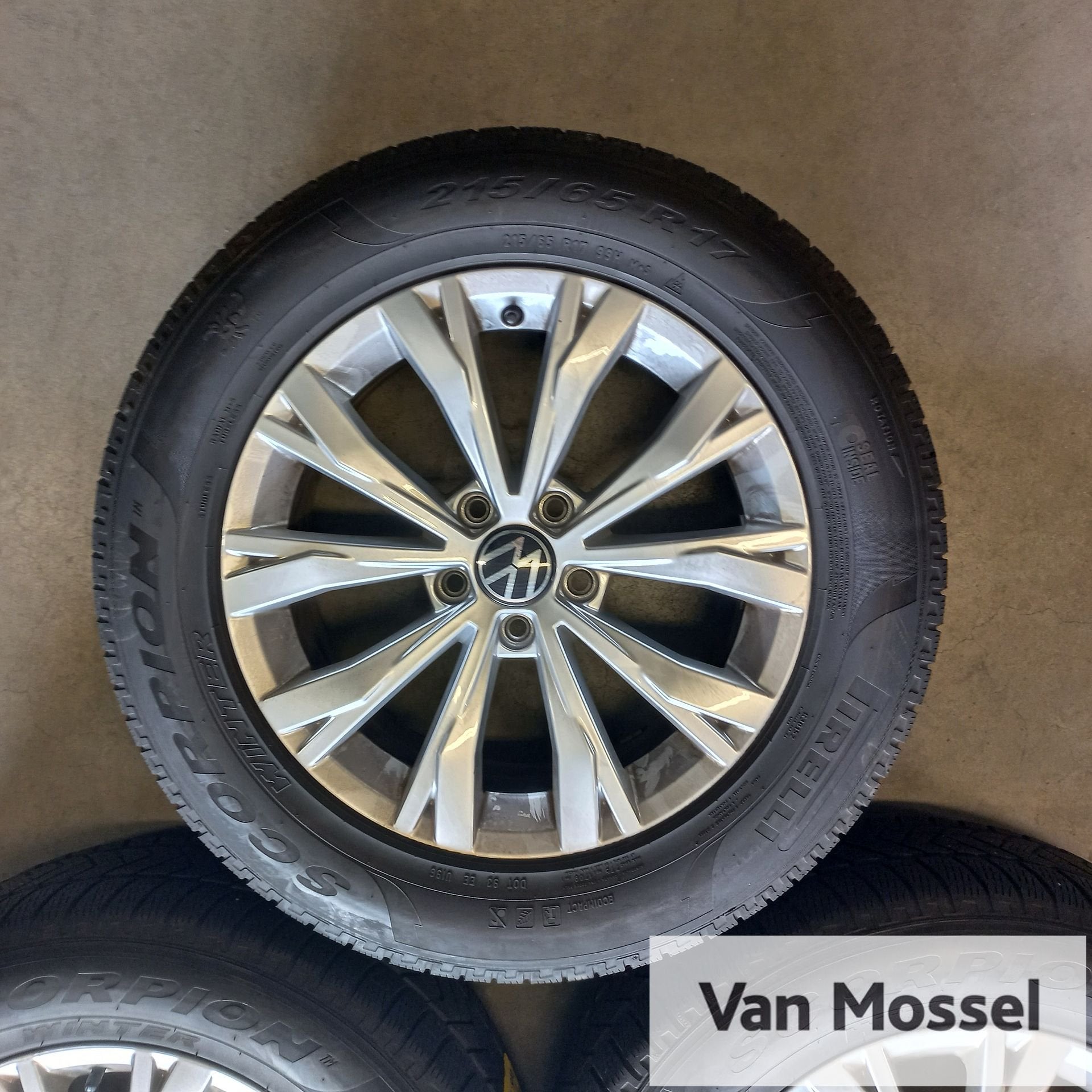 Volkswagen Tiguan Pirelli Scorpion Winter 215/65/R17 99H, -, -, Banden en Velgen, 17 inch