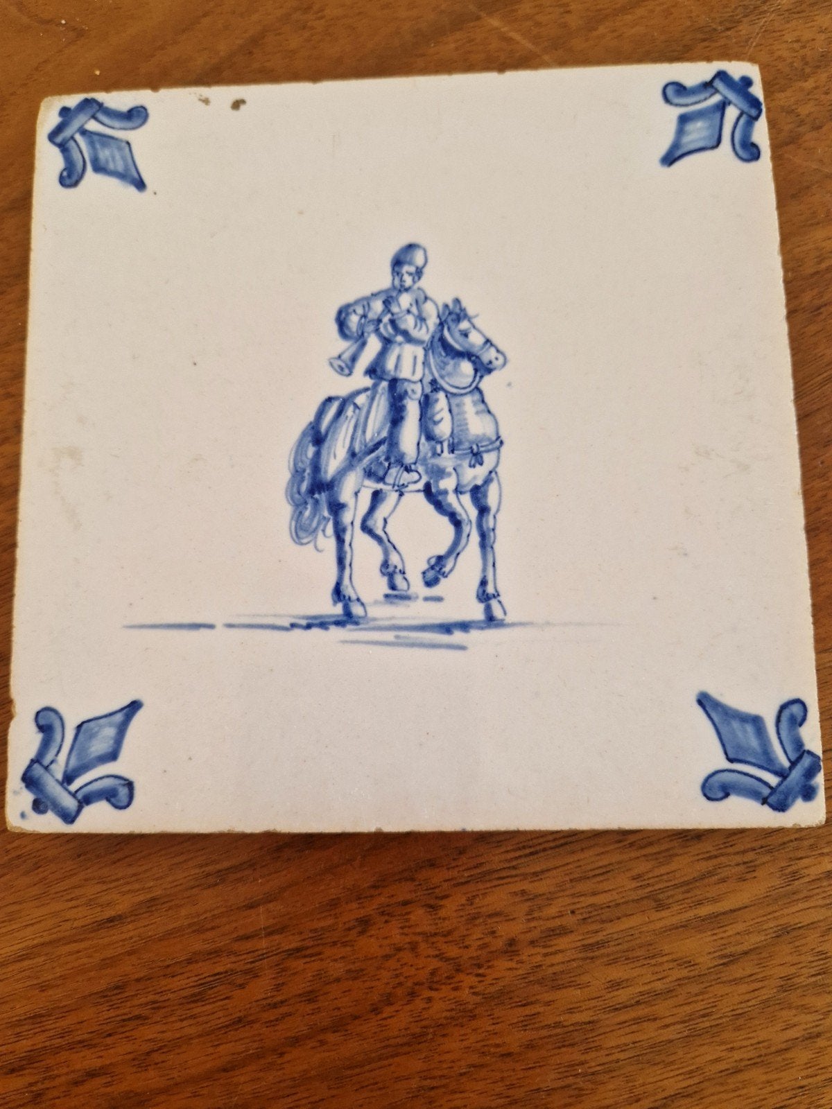 Antieke delftsblauwe wandtegel - Ruiter te paard., Ophalen of Verzenden