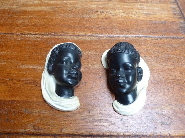 2 gipsen wanddecoraties