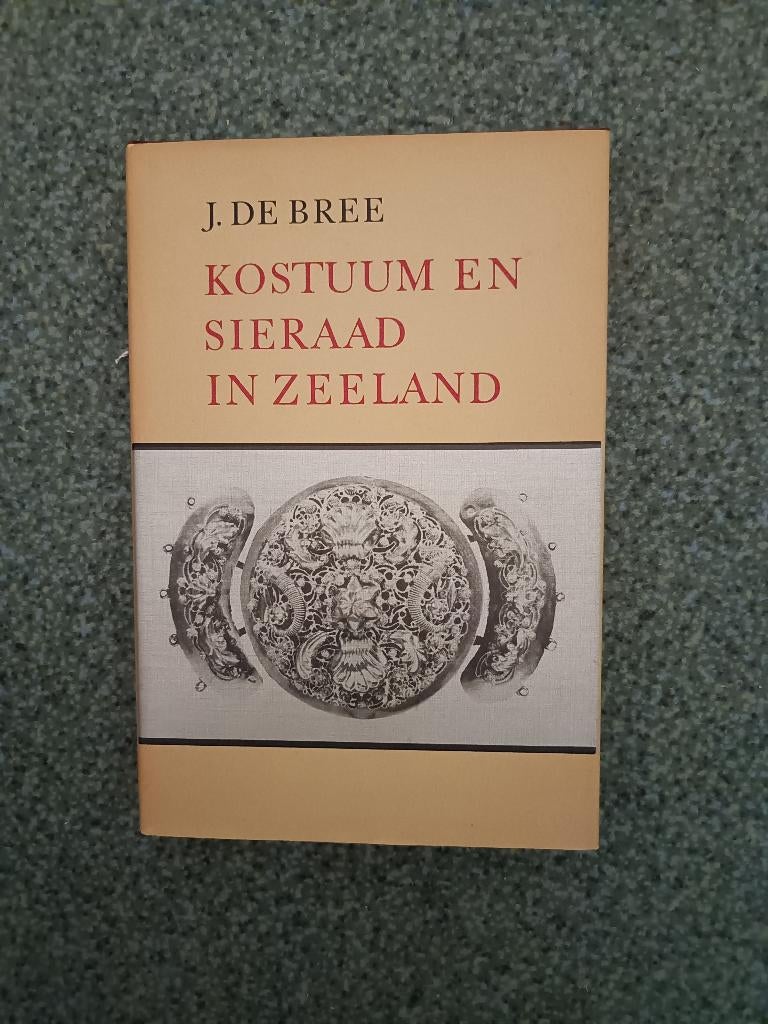 J. de Bree - Kostuum en sieraad in Zeeland, Ophalen of Verzenden, J. de Bree