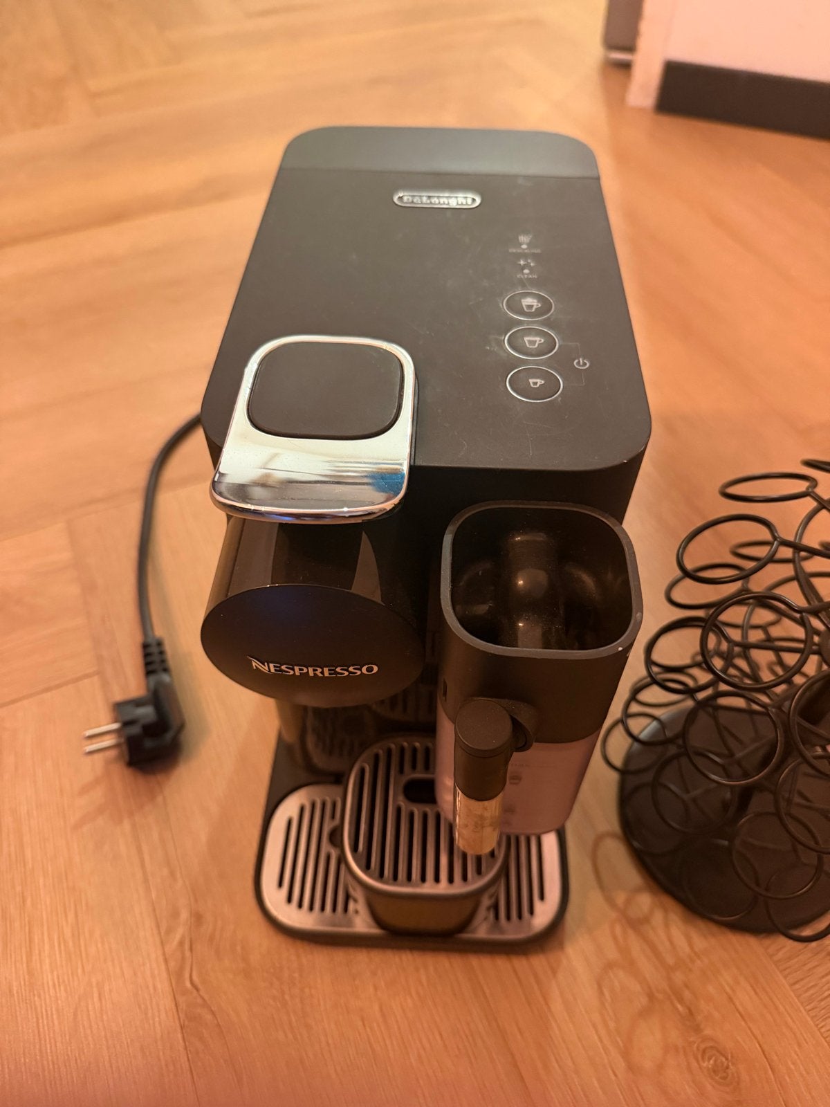 Nespresso De'Longhi Vertuo Next Koffiemachine met capsulehou, Ophalen, 10 kopjes of meer, Koffiemachine, Zo goed als nieuw