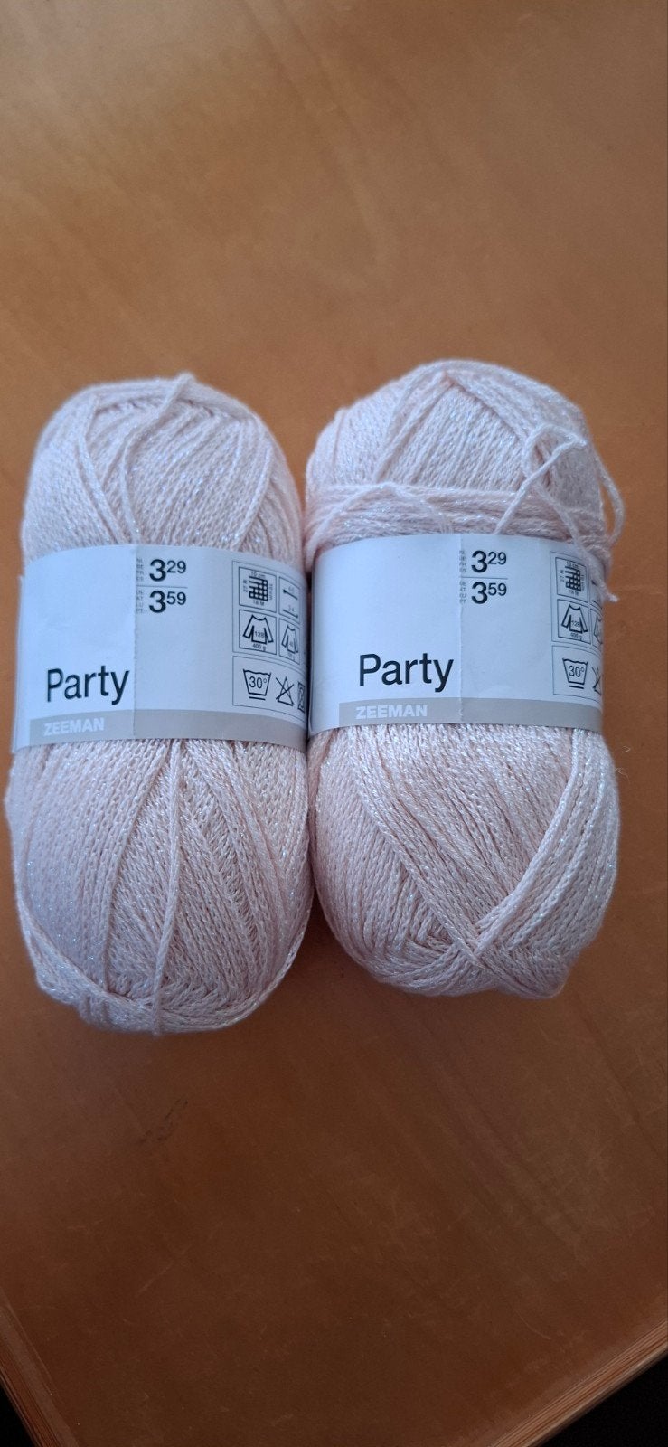 Zeeman Party garen - 2 bollen lichtroze met glitter, Ophalen of Verzenden, Nieuw, Breien of Haken, Wol of Garen
