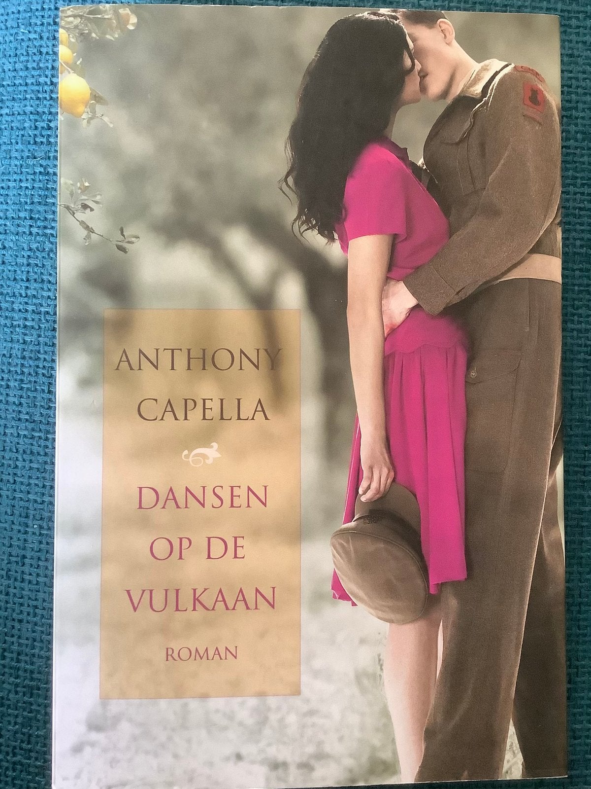 Dansen op de vulkaan - A. Capella, Ophalen of Verzenden, Zo goed als nieuw
