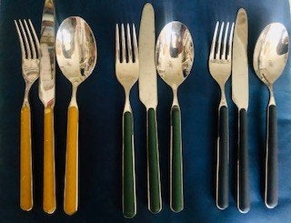 Bestek in drie kleuren. Inox.Italy. Rvs met kunststof steel, Bestekset, Overige typen, Ophalen of Verzenden, Zo goed als nieuw