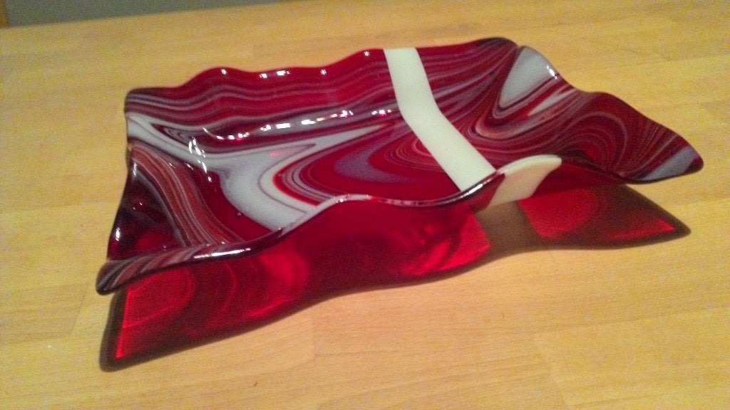 Handgemaakte glazen schaal rood/wit - 30x25x5 cm, Schaal, Almere, Nieuw, Ophalen of Verzenden