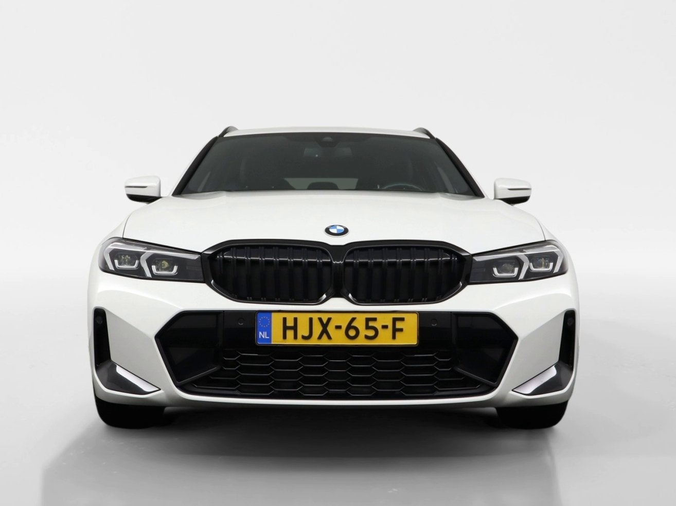 BMW 3 Serie Touring 318i M-Sport Pro Shadowline | AlpinWeiss, Gebruikt, Wit, Geïmporteerd, 750 kg