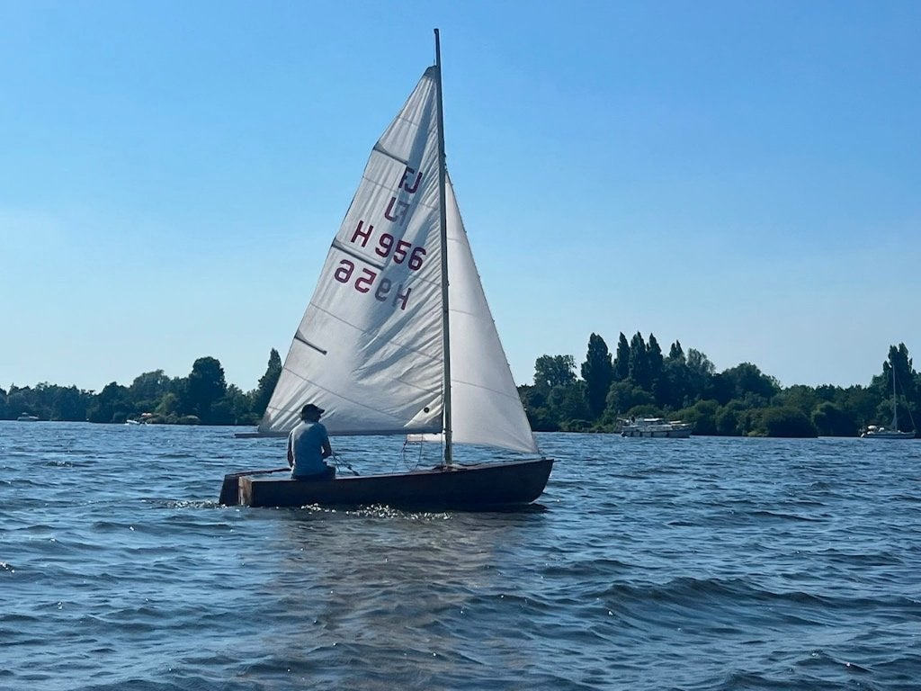 zeilboot - leuke houten Flying Junior + trailer, Ophalen, Gebruikt, Overige typen, Hout