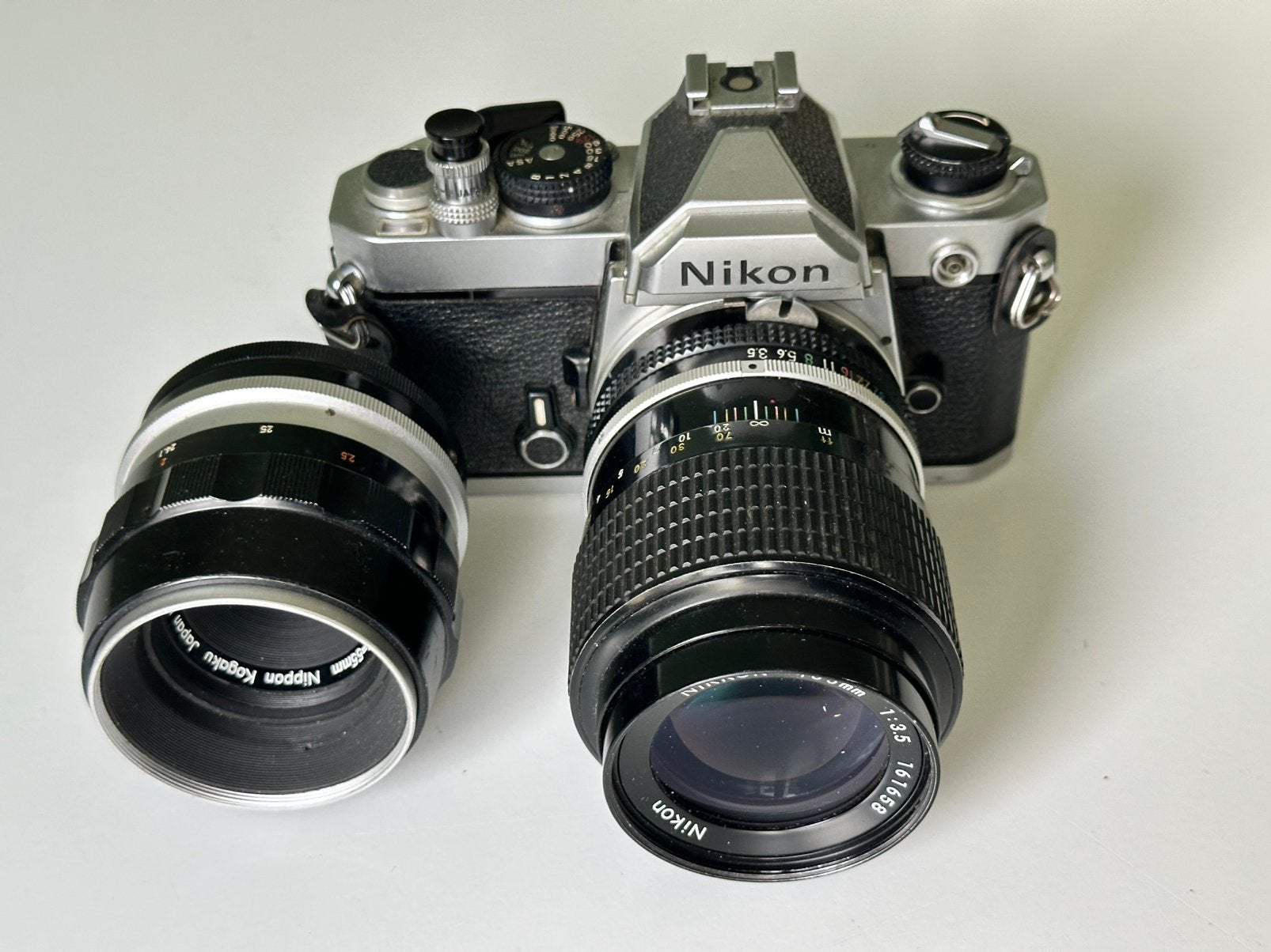 Nikon FM Analoge spiegelreflex camera Nikkor 55mm en 135mm, Ophalen of Verzenden, Zo goed als nieuw, Spiegelreflex, Nikon