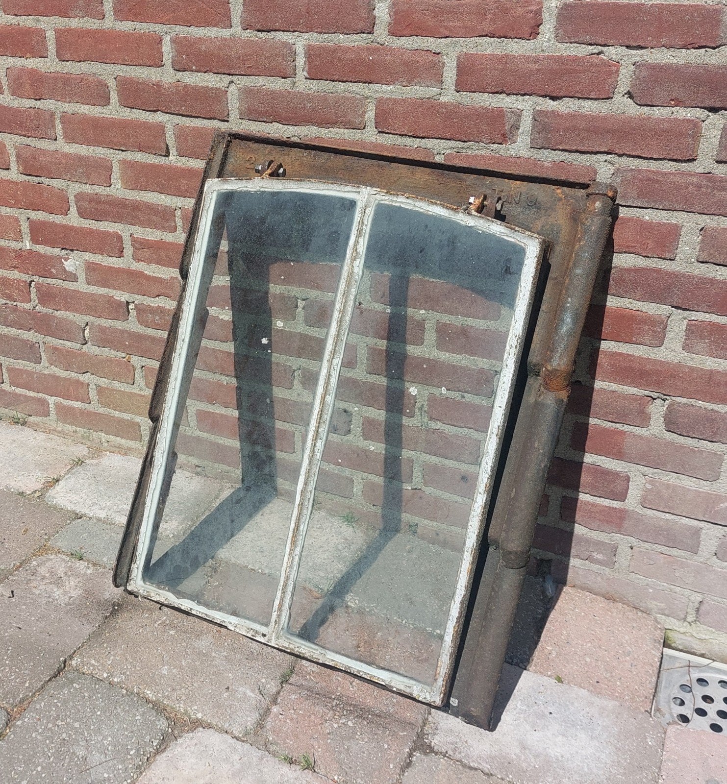 Oud gietijzeren dakraam met glas, Doe-het-zelf en Verbouw, Ophalen, Gebruikt, Minder dan 80 cm, Minder dan 80 cm