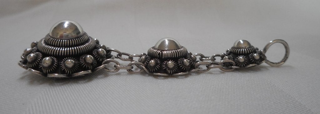Prachtige zilveren 3 Zeeuwse knoppen hanger nr.1490, Verzenden, Zilver, Hanger