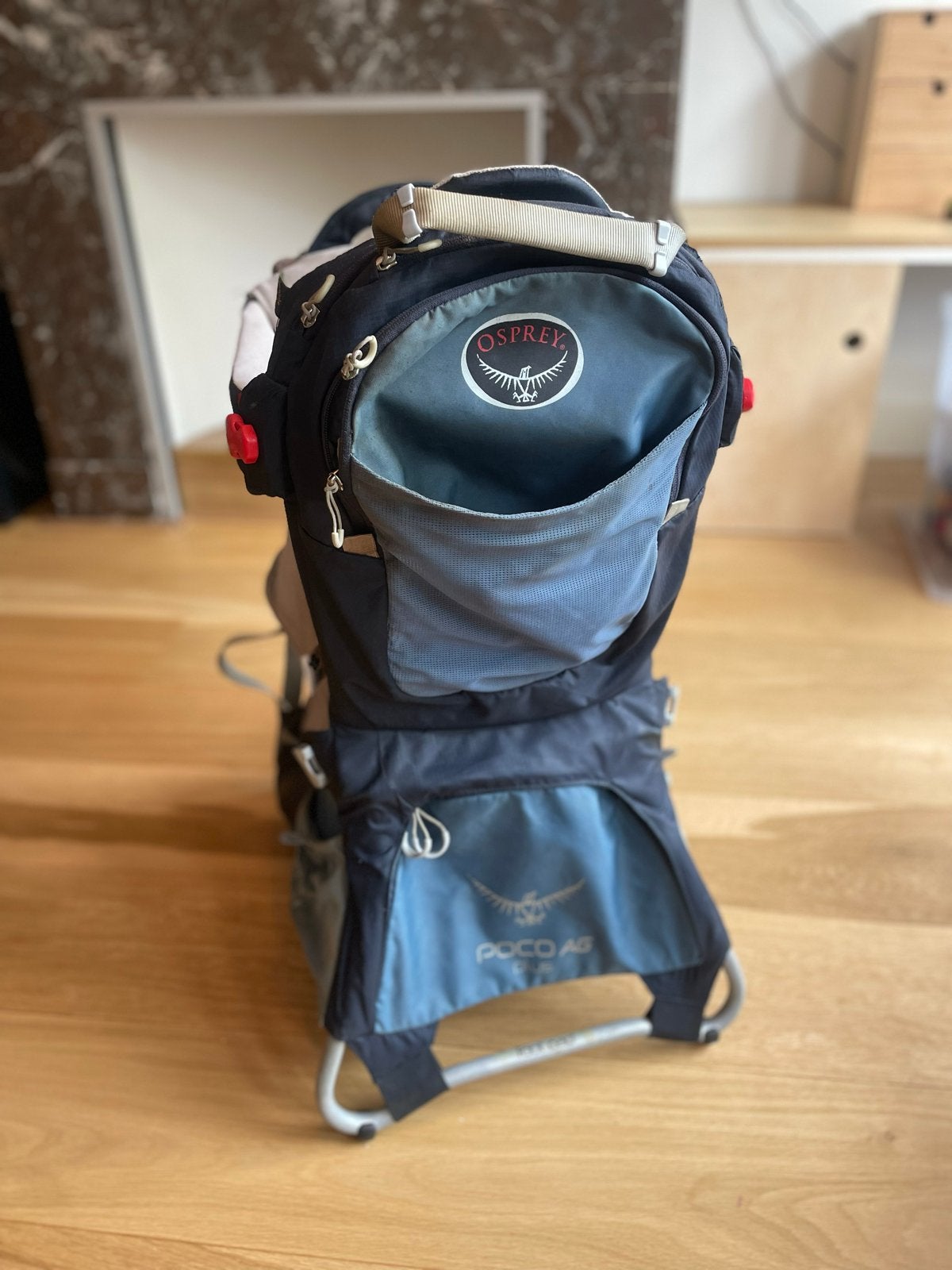 Osprey Poco AG Draagzak tas met regenhoes en zonnekap, Kinderen en Baby's, Babydragers en Draagdoeken, Overige merken, Gebruikt