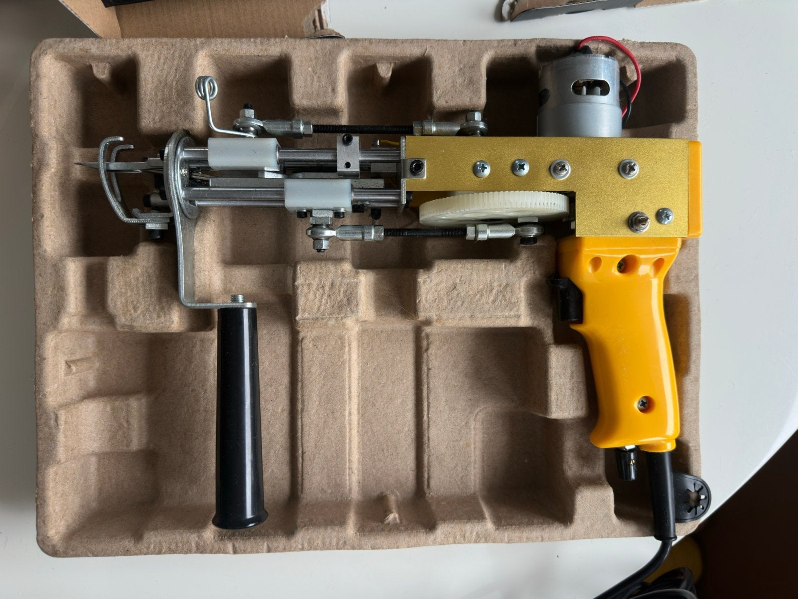 Tuft gun met toebehoren - Compleet pakket voor tuften, Gebruikt, Overige thema's, Meerkleurig, Machine