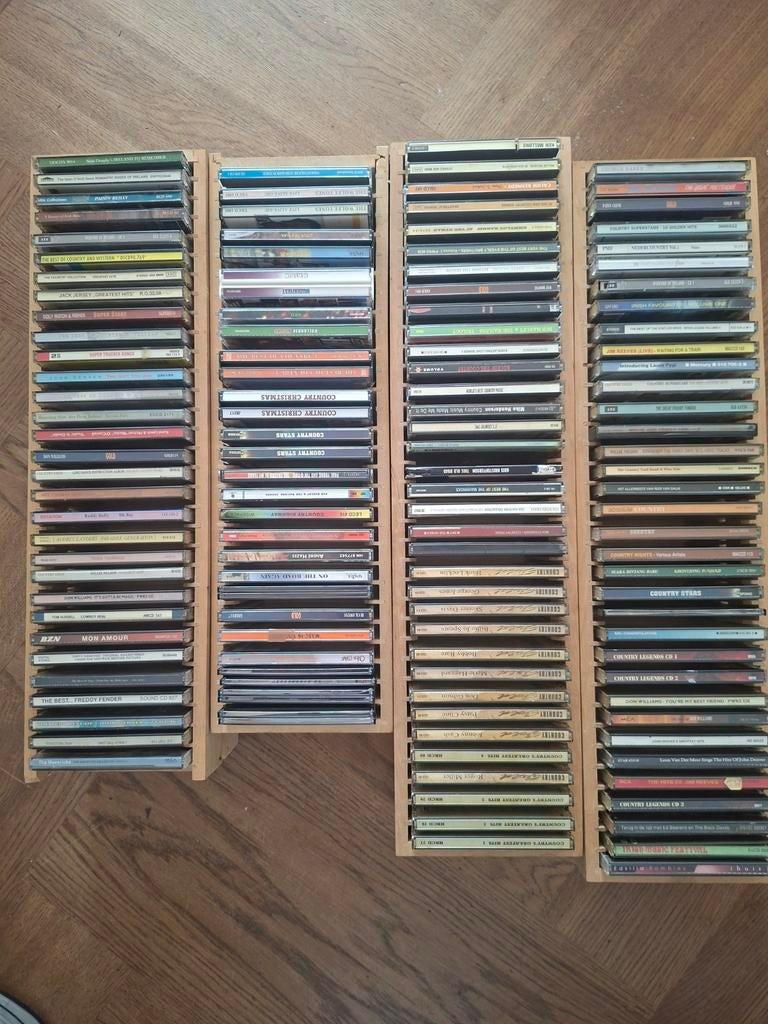 Grote collectie CD's in houten opbergrekken, Ophalen, Gebruikt