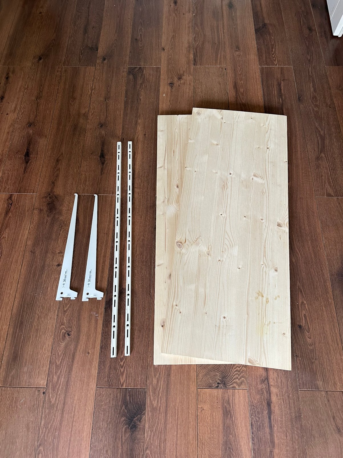 Twee houten planken met ophangsysteem, Ophalen, Gebruikt