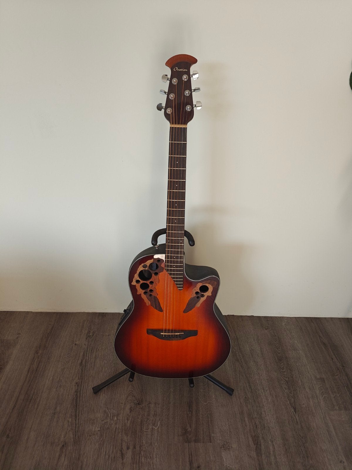 Ovation CE44-1 Celebrity Super Shallow Sunburst elektrisch-a, Ophalen, Zo goed als nieuw, Western- of Steelstringgitaar, Met (piezo-)element