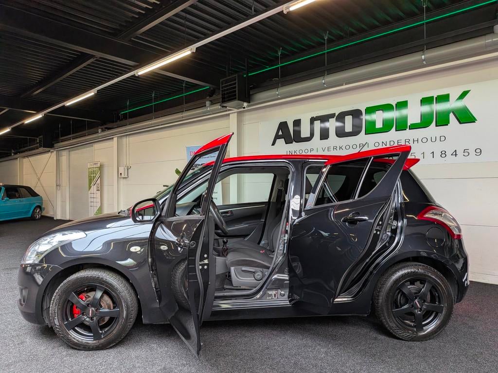 Suzuki Swift 1.2 Bandit Black&Red Edition | Carplay Android, Voorwielaandrijving, Stof, Gebruikt, 4 cilinders