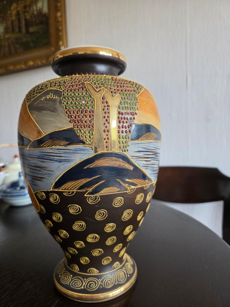 Antieke Japanse Satsuma Vaas met Gedetailleerde Figuren, Ophalen