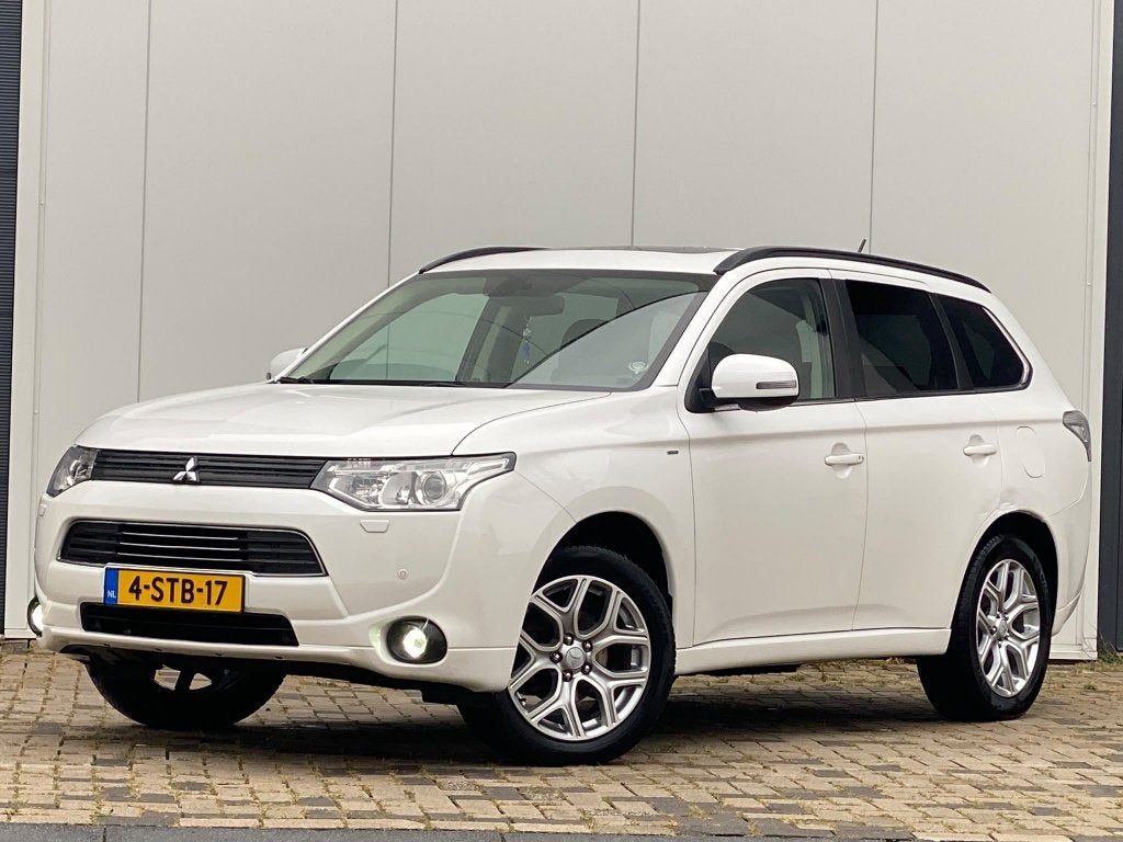 Mitsubishi Outlander 2.0 Dohc Mivec Phev 203pk 4WD CVT 5P, Outlander, Zwart, 4 cilinders, Wit