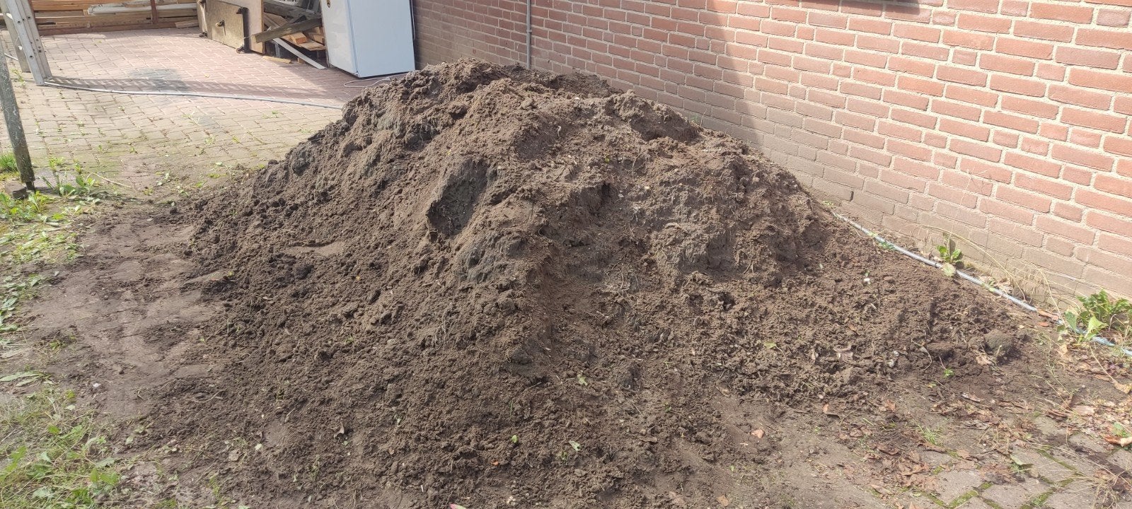 +- 1.5 m3 tuinaarde beschikbaar, Ophalen, Tuinaarde
