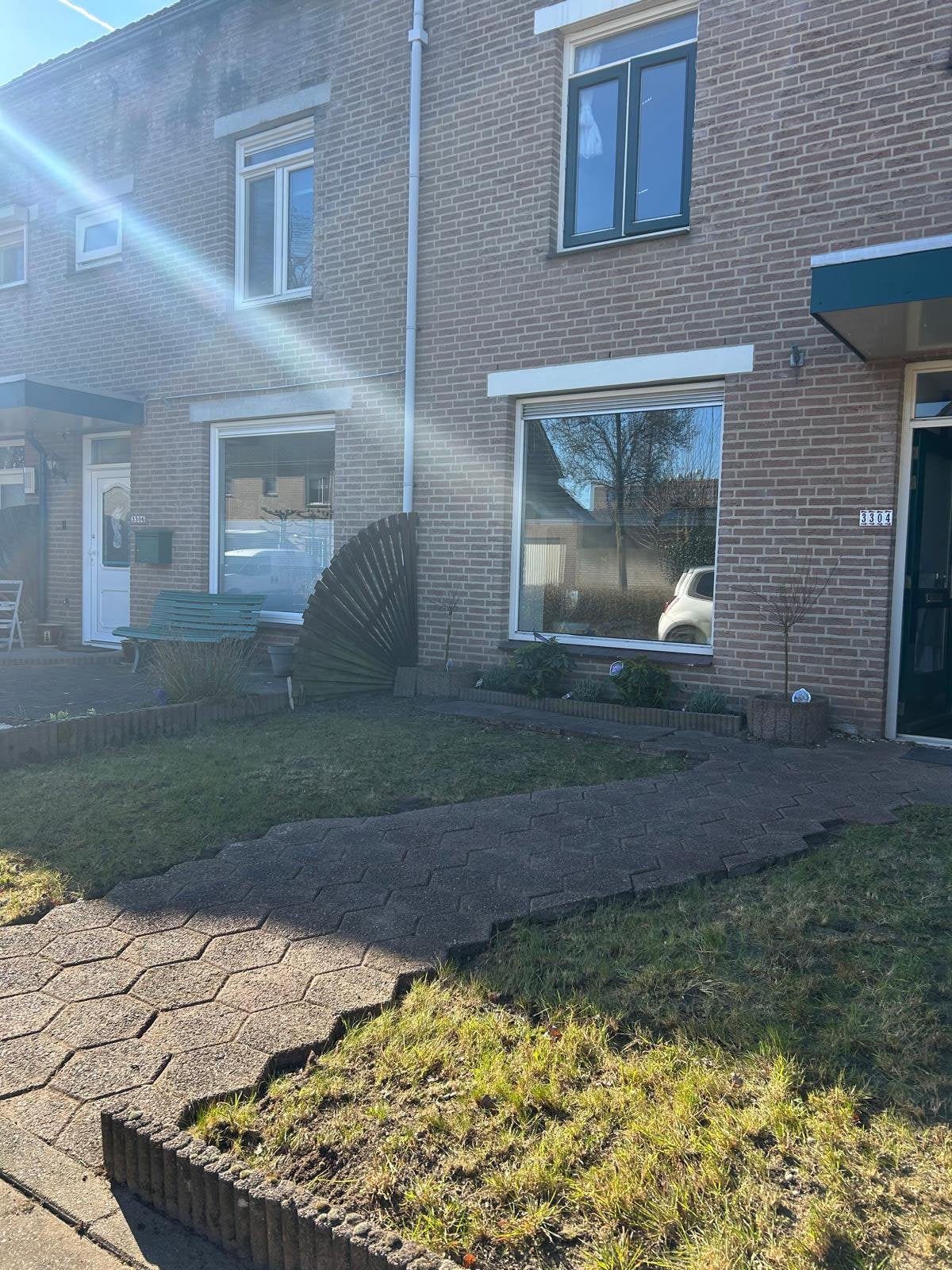 Gratis stenen, tegels en plantenbakken