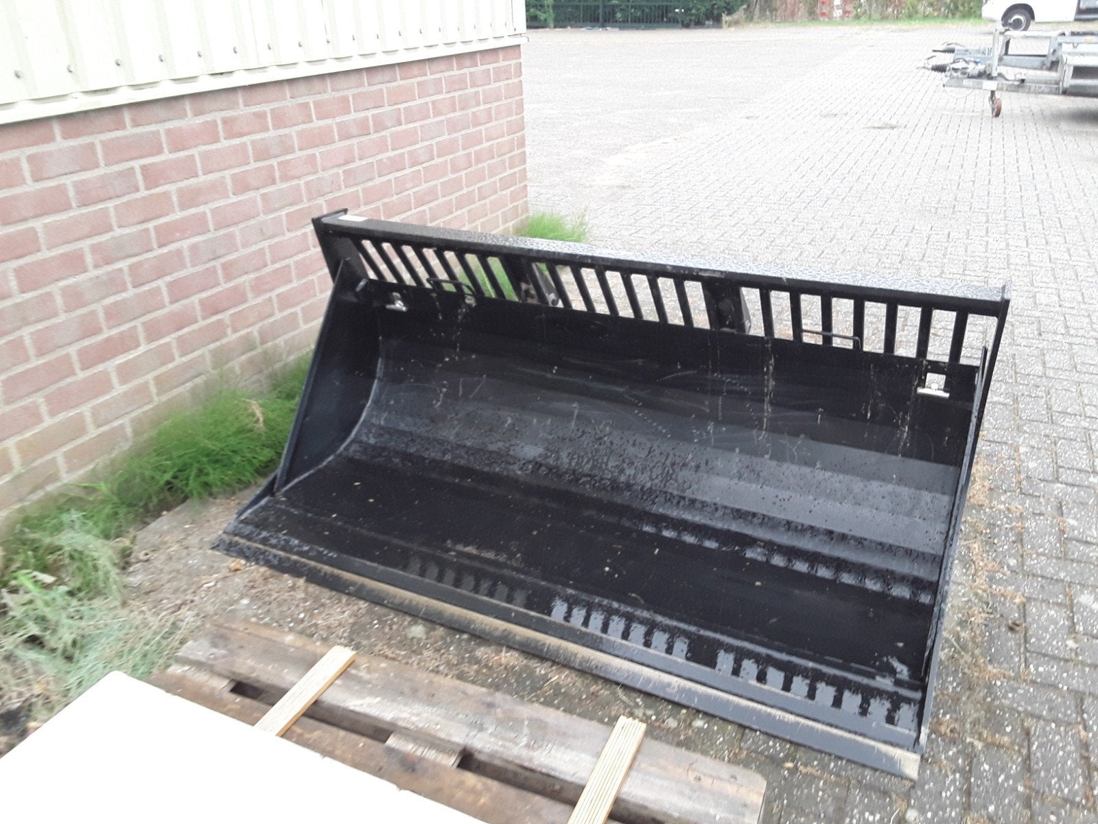 puinbak giant GA400, Ophalen, Nieuw, Hout