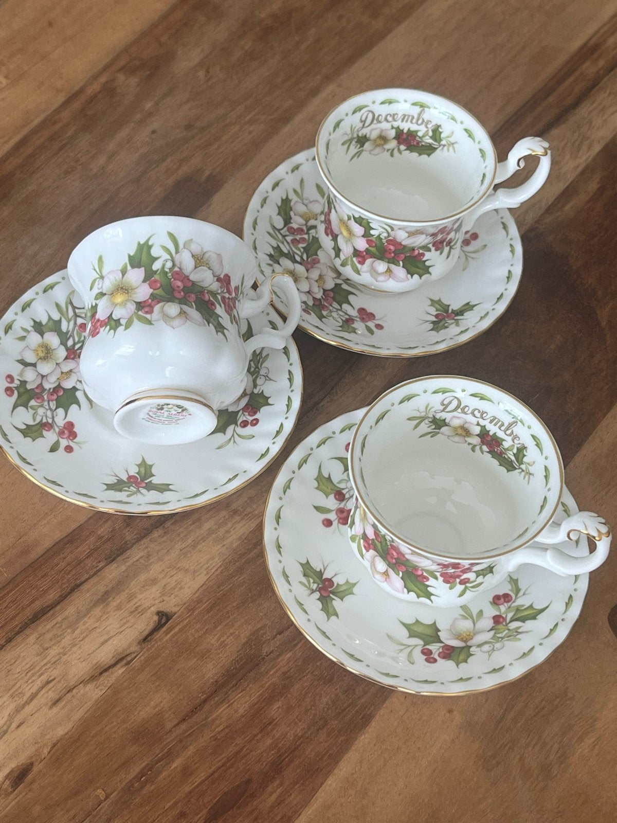 Royal Albert December Christmas Rose Teacup & Saucer -3 Sets, Ophalen of Verzenden