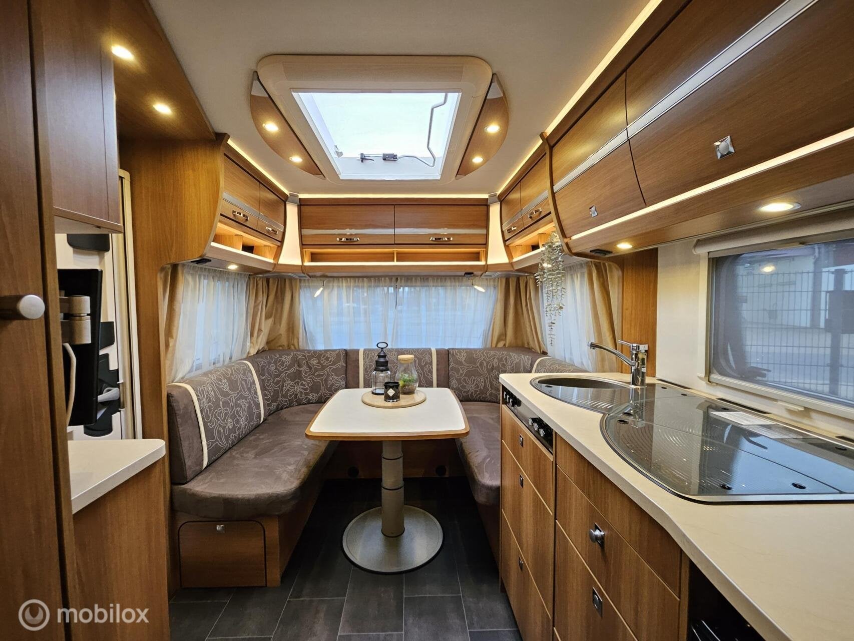 DETHLEFFS NOMAD 470 FR|LUXE|VLOERVERWARMING|MOVER|ATC|VOORTE, 7 tot 8 meter, Bedrijf, Dethleffs, Schokbreker