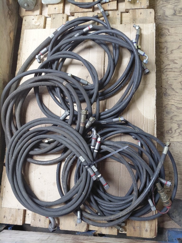 Hydrauliek slangen. Hydrauliekslang, Ophalen, Zo goed als nieuw, Liggend