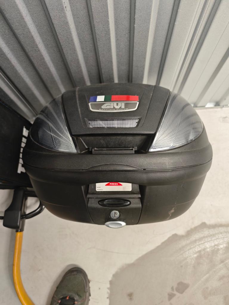 Givi motorkoffer met standaard, Ophalen of Verzenden