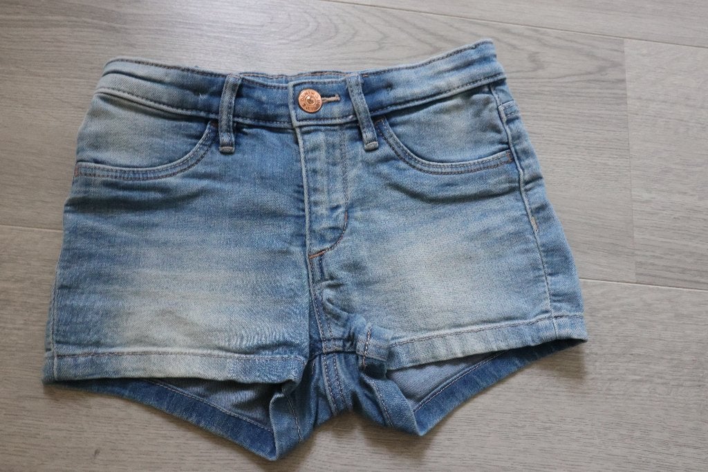 IZGS korte spijkerbroek short H&M 128, Kinderen en Baby's, Kinderkleding | Maat 128, Broek, Meisje, H&M, Ophalen of Verzenden