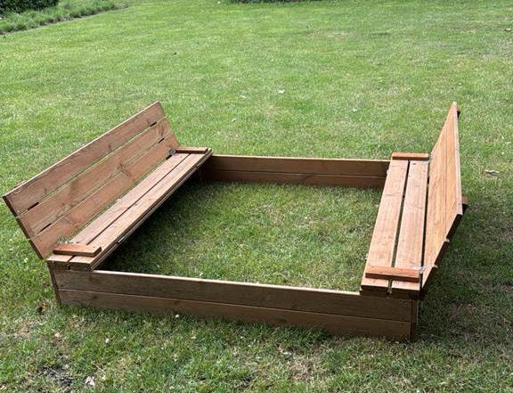 Houten zandbak met opklapbare bankjes ZGAN, Ophalen, Zo goed als nieuw