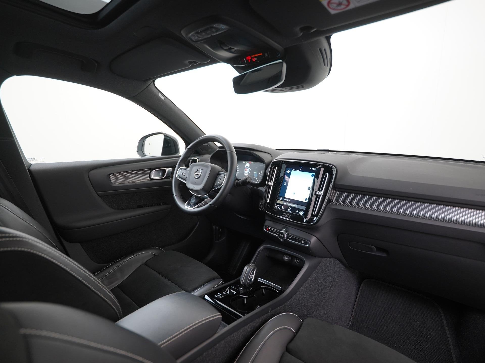Volvo XC40 1.5 T5 Recharge R-Design | Trekhaak | Harman/Kard, Euro 6, 1712 kg, Leder en Stof, Wit
