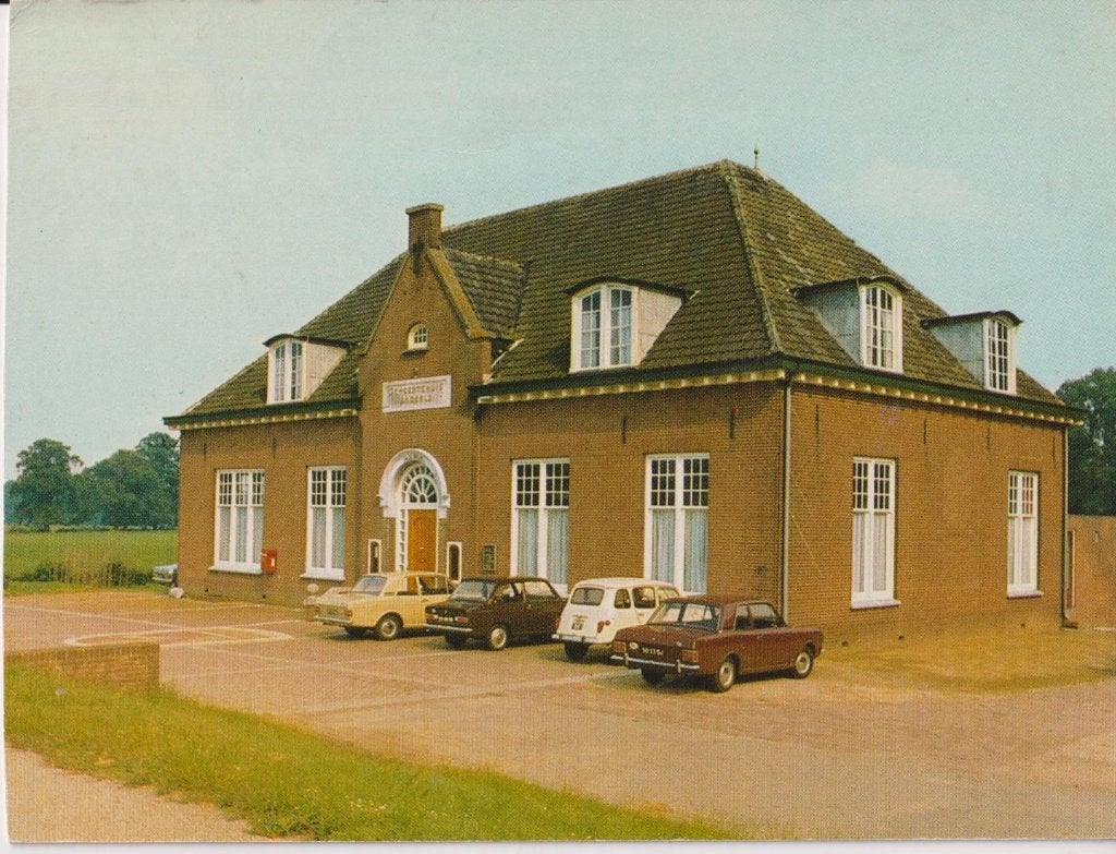 Angerlo, Gemeentehuis met auto's DAF 55, Ford Cortina MK2, Verzamelen, Ophalen of Verzenden, 1960 tot 1980, Ongelopen, Gelderland