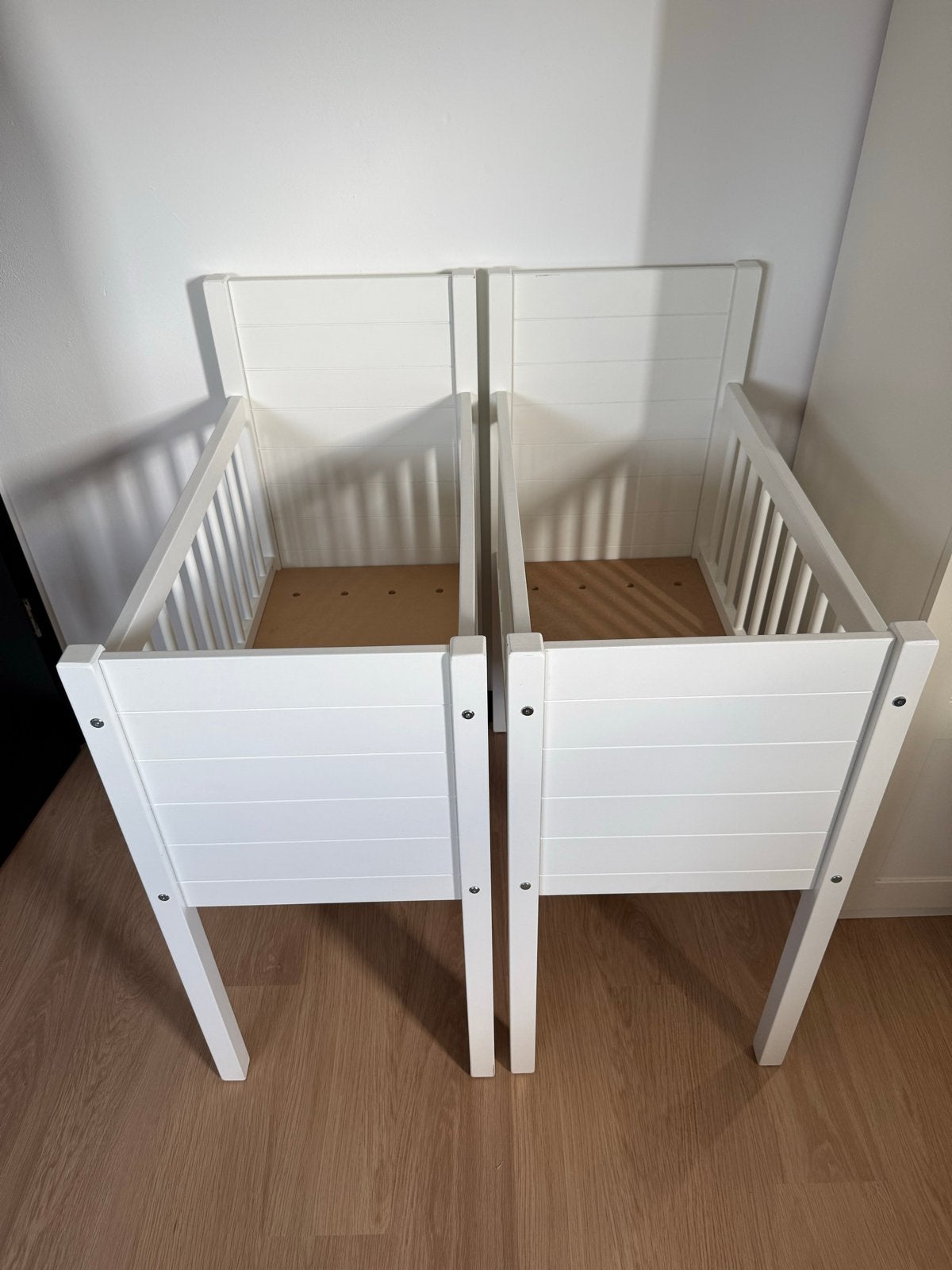 Noa Kidsmill wieg - Wit houten babywiegje (2x), Huis en Inrichting, Slaapkamer | Bedden, Ophalen, Wit, 190 cm of minder, Zo goed als nieuw