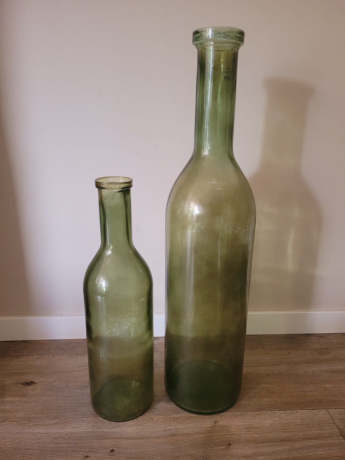 2 grote groene glazen vazen, Ophalen, 50 tot 75 cm, Groen, Glas
