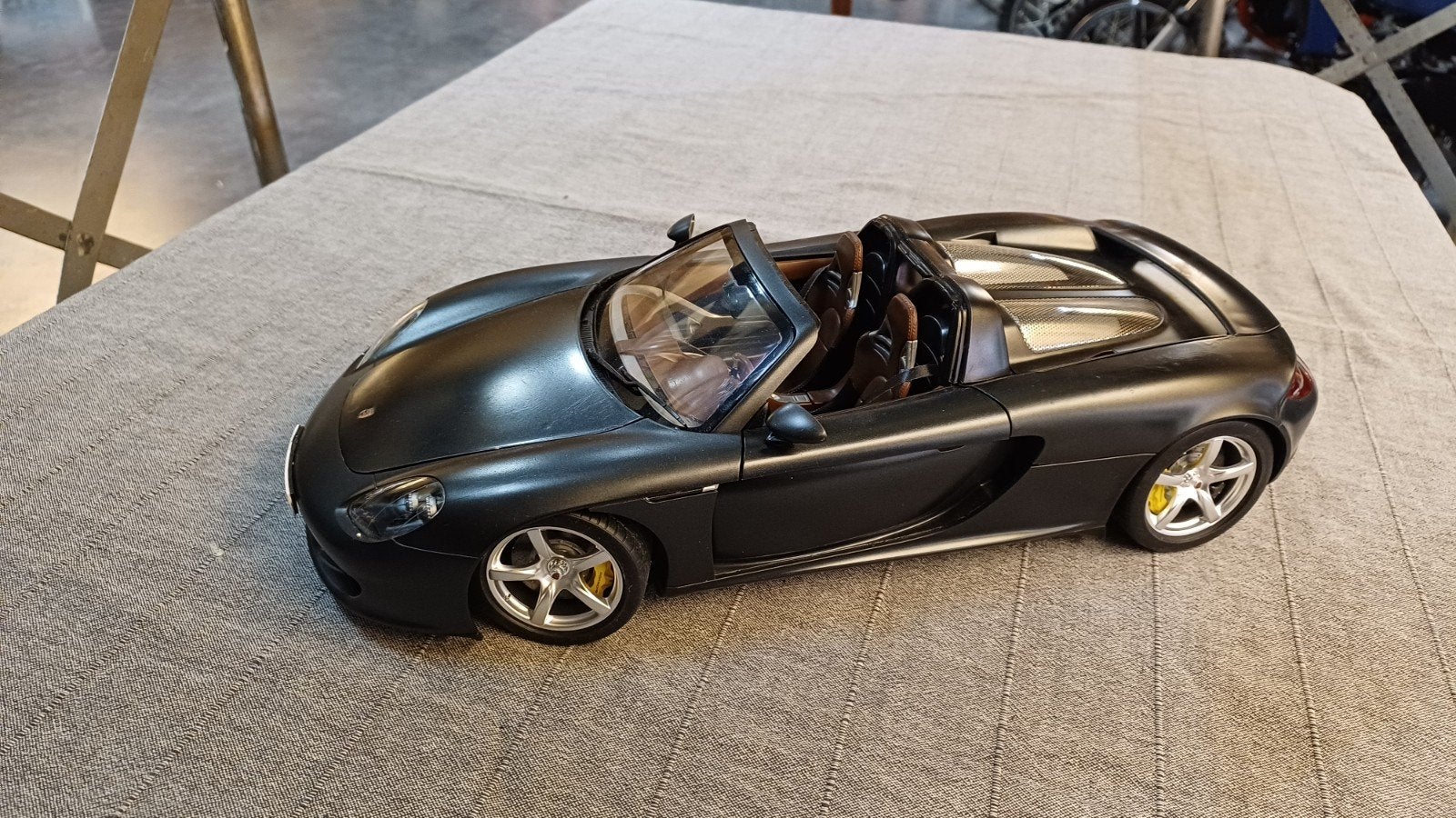 Porsche Carrera GT schaalmodel 1:12, Ophalen of Verzenden, Zo goed als nieuw, 1:9 t/m 1:12, Auto