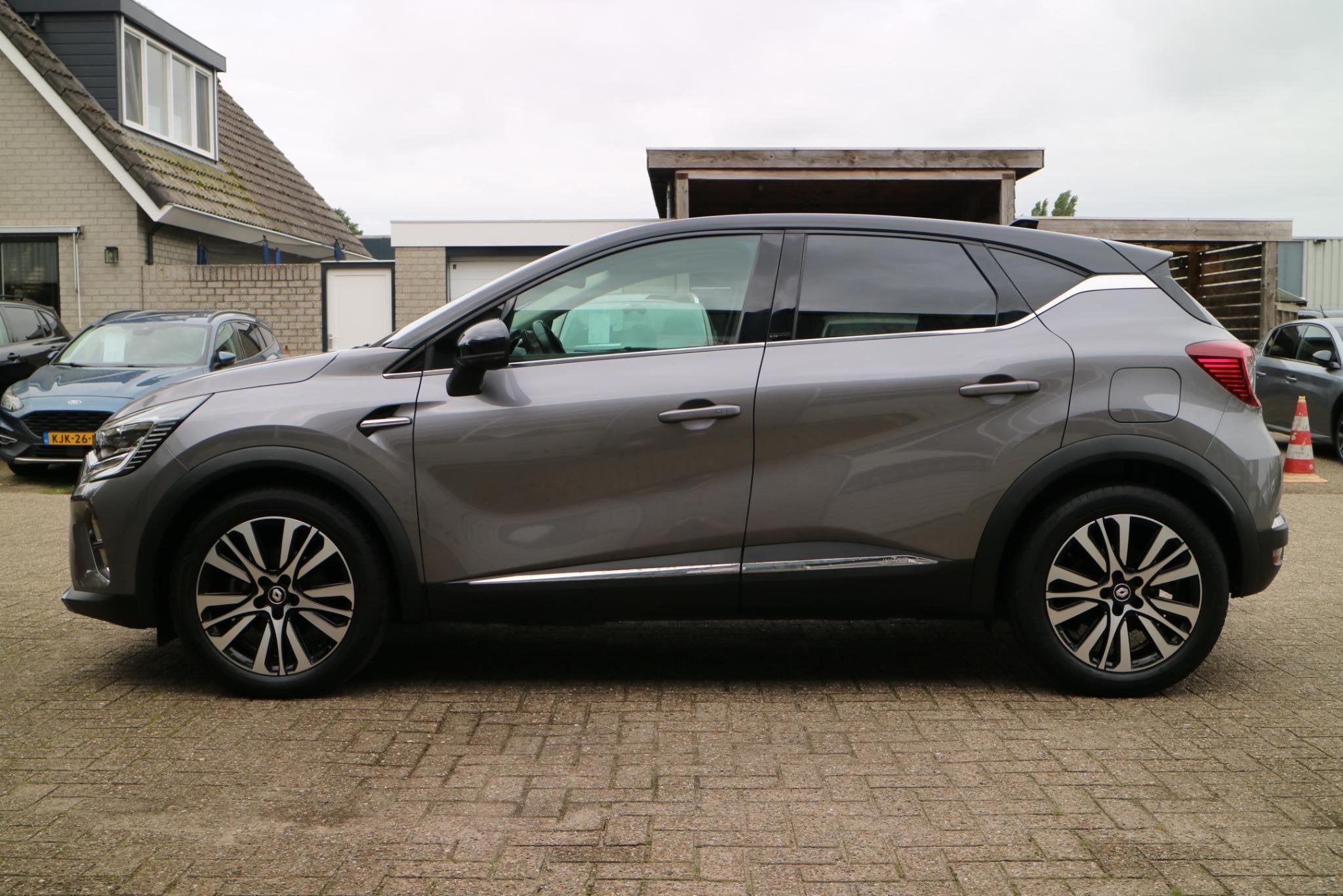 Renault Captur 1.6 E-Tech Plug-in Hybrid 160 Initiale Paris, Auto's, Dealer onderhouden, Gebruikt, 4 cilinders, 180 min