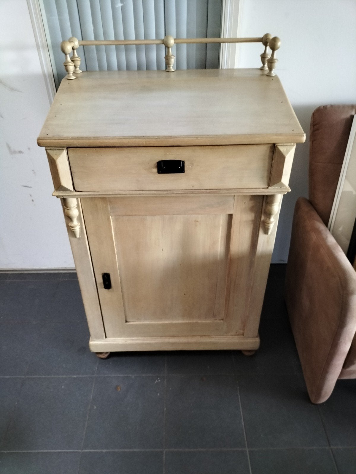 Antieke lessenaar, Ophalen