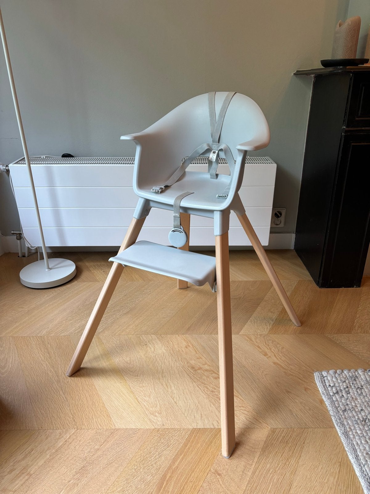 Stokke Clikk kinderstoel met eetblad, Kinderen en Baby's, Kinderstoelen, Ophalen, Gebruikt, Meegroeistoel, Gordel(s)